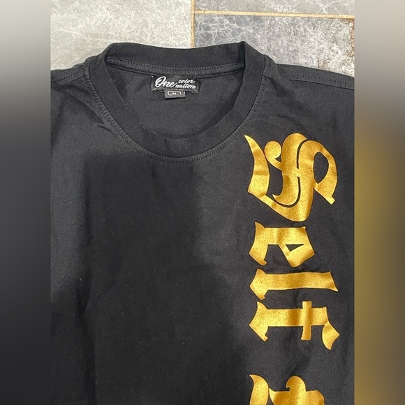 Black and Gold Short Sleeve Tee with Tropical Leaf Design - Picture 4 of 6